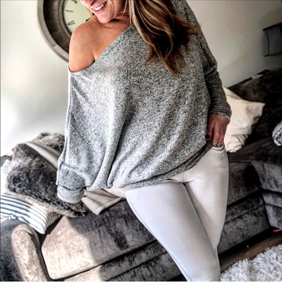 Danika Cozy Off The Shoulder Top - Picture 3 of 4